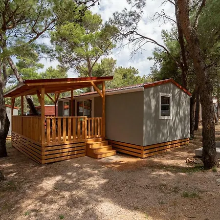 Prázdninový areál Camp Porat Povljana